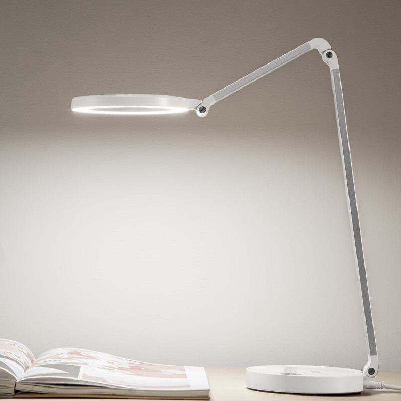 Lámpara de escritorio llevada flexible rotativa de 688L súper brillo 12w